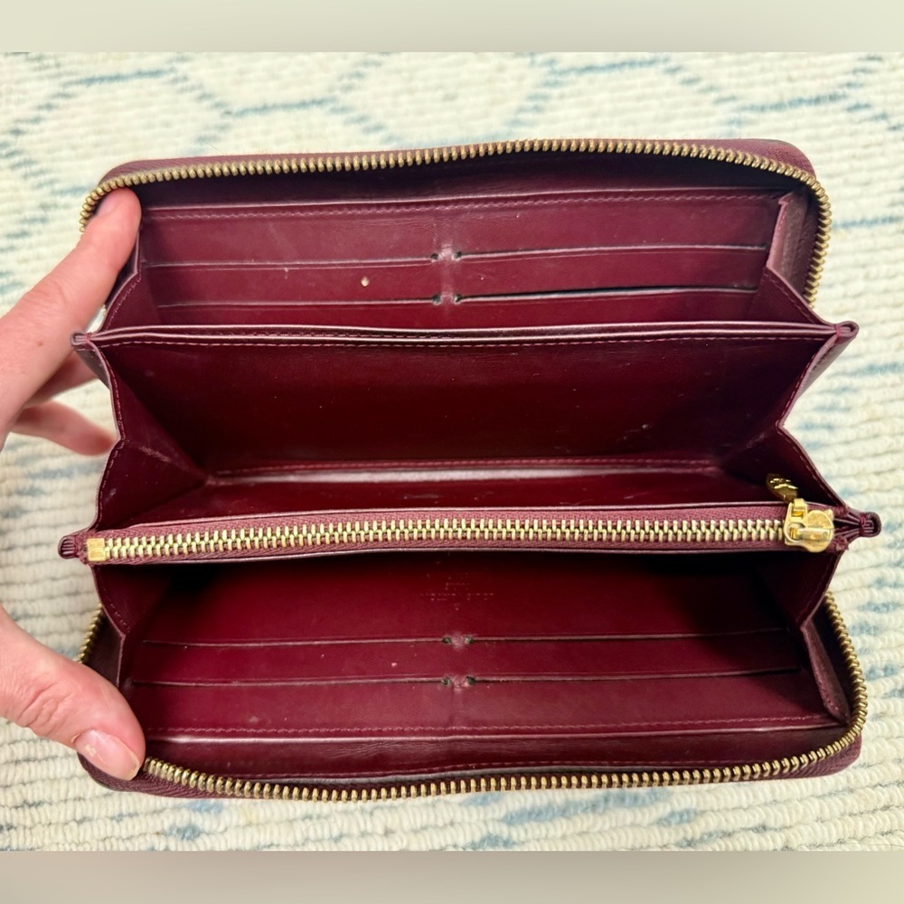 LOUIS VUITTON Classic Monogram Burgundy Vernis Patent Leather Zippy Chic Wallet - Picture 14 of 16